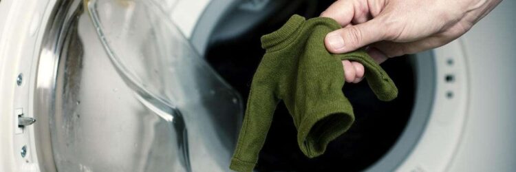 Инструкция: как правильно стирать шерстяной свитер в стиральной машине и вручную