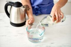 Инструкция: как очистить чайник от накипи уксусом?