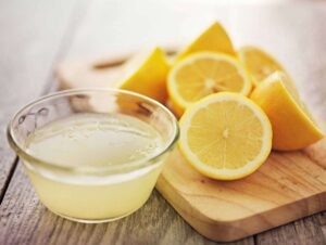 Избавиться от чернил на экокожи с помощью лимонного сока