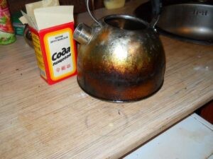 Почистить чайник из нержавейки содой