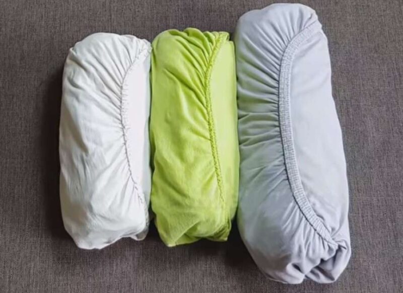 сложить постельное белье с простыней на резинке