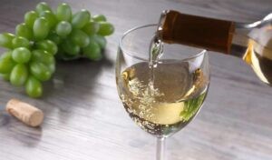 очистить утюг от накипи белым вином