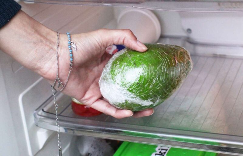 хранить авокадо в холодильнике