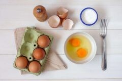 Чем можно заменить яйца в выпечке, котлетах, сырниках и других блюдах?