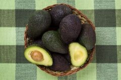 Как довести до спелости авокадо в домашних условиях?