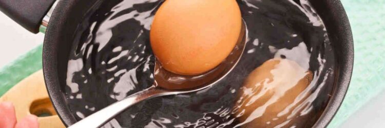 Сколько можно хранить вареные яйца в холодильнике и при комнатной температуре?