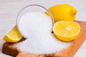 Лимонная кислота эффективно справляется с запахом кошачьей мочи