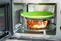 Какую посуду можно использовать в микроволновке