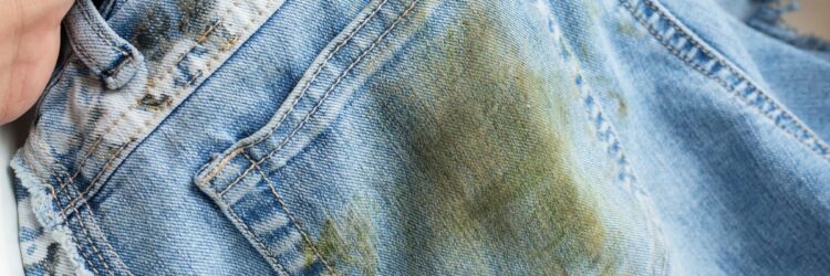 Как отстирать кровь с джинсов в домашних условиях