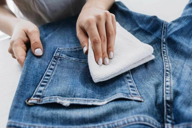 Сушить джинсы полотенцем