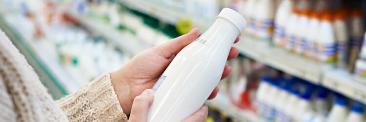 Чем отличается цельное молоко от нормализованного, пастеризованного и восстановленного