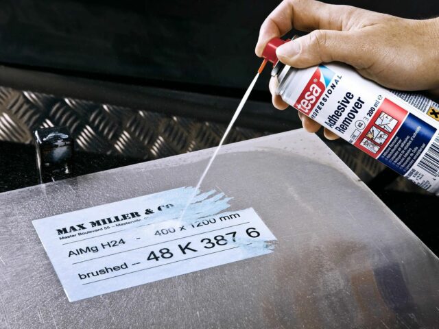 Удаление наклейки отличается в зависимости от поверхности