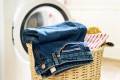 Инструкция: как правильно стирать джинсы в стиральной машине и вручную