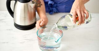 Как почистить чайник уксусом