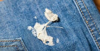 Как убрать жвачку с одежды