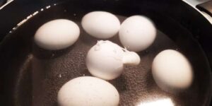 Как сварить яйца, чтобы они не лопнули?