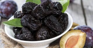 Как правильно хранить чернослив в домашних условиях, чтобы он не испортился
