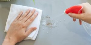 Как удалить клей от наклейки